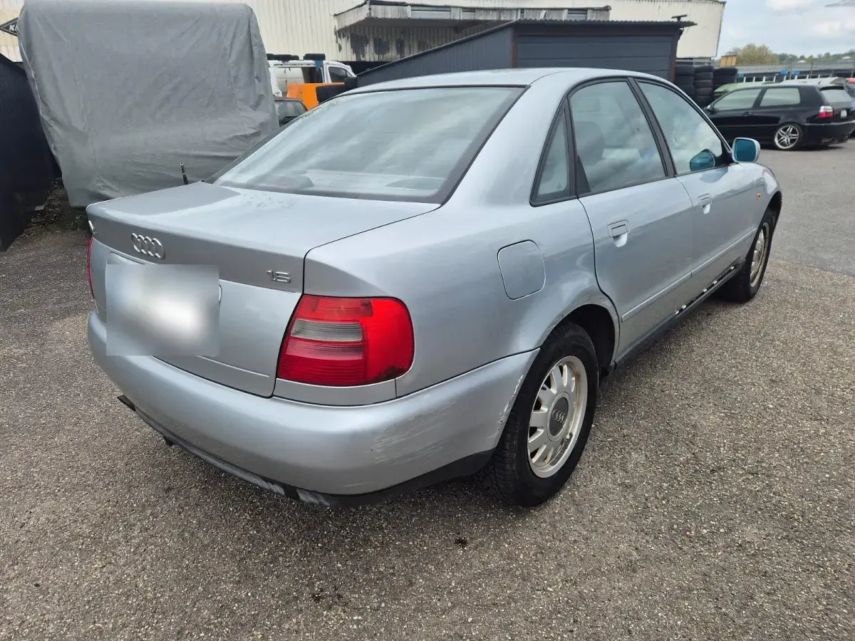 Gebraucht Audi A4 101 PS (74 kW) 1997 Silber Limousine