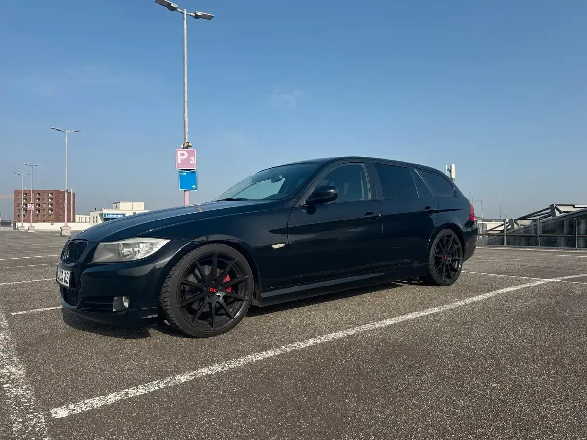 Gebraucht BMW 320 184 PS (135 kW) 2011 Schwarz Kombi