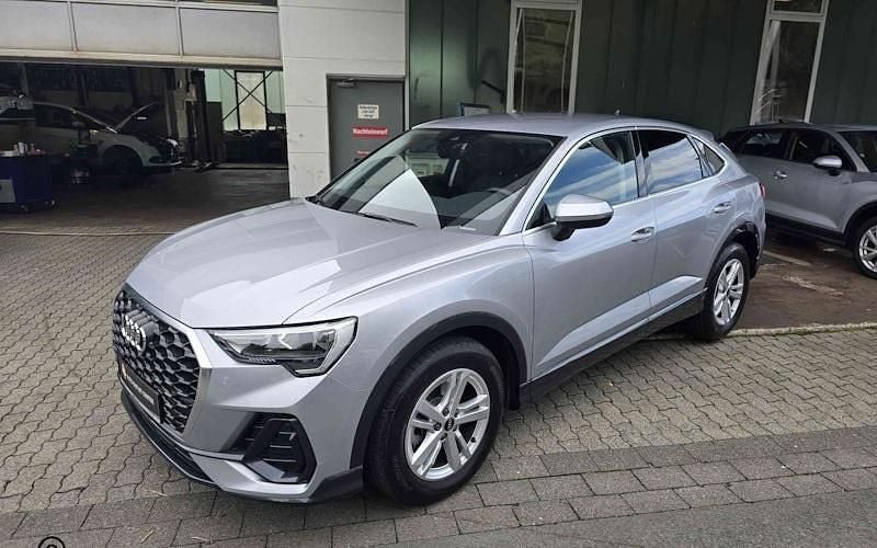 Silber Gebraucht 2024 Audi Q3 Sportback Basis SUV | 35.470 € (Fairer Preis) - Bild 1/4