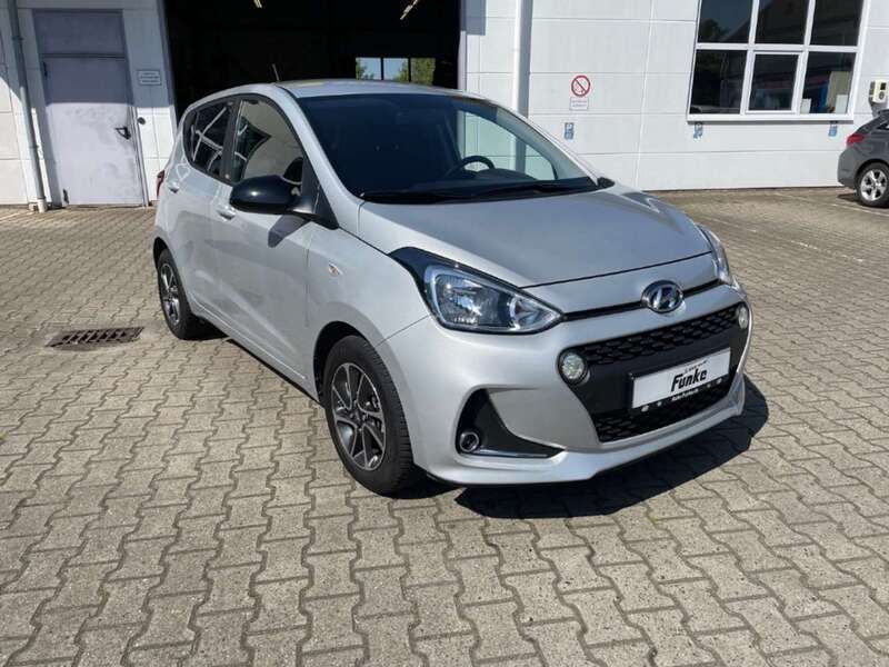 Sleek silver / met Gebraucht 2019 Hyundai i10 YES! Kleinwagen | 13.790 € (Fairer Preis) - Bild 1/4