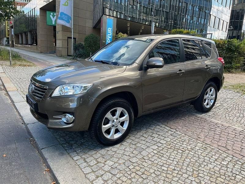 Braun Gebraucht 2012 Toyota RAV4 Life SUV | 12.599 € (Fairer Preis) - Bild 1/4