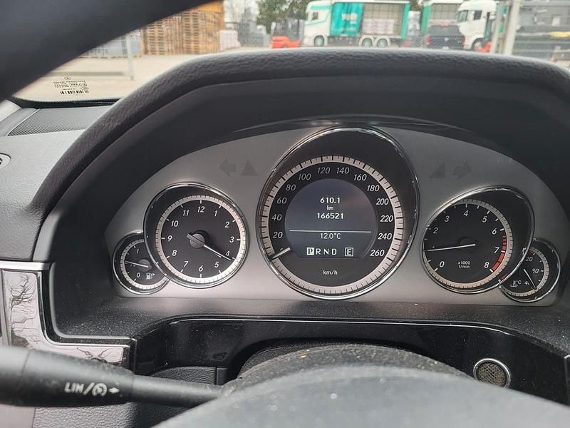 Gebraucht Mercedes E200 Elegance 184 PS (135 kW) 2011 Blau Kombi