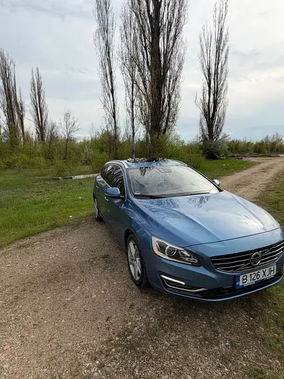Używany Volvo V60 Summum 280 KM (205 kW) 2013 Niebieski Kombi