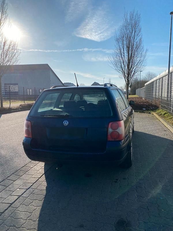 Gebraucht VW Passat 115 PS (84 kW) 2001 Blau Kombi