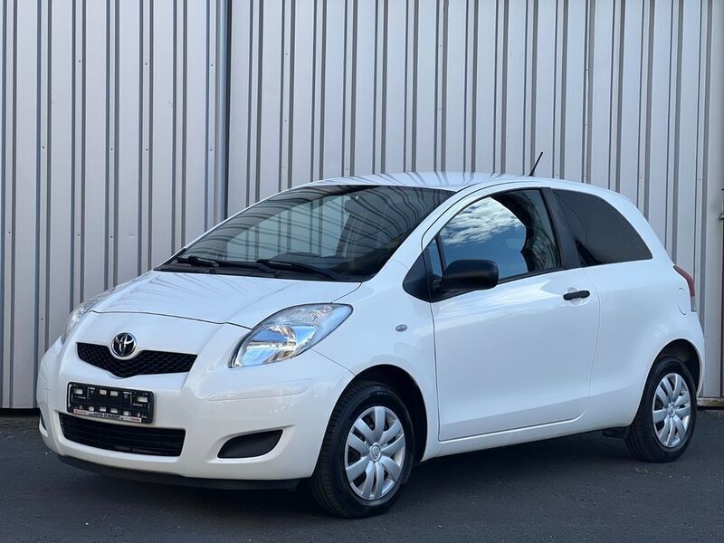 Weiß Gebraucht 2010 Toyota Yaris Limousine | 4.300 € (Fairer Preis) - Bild 1/4