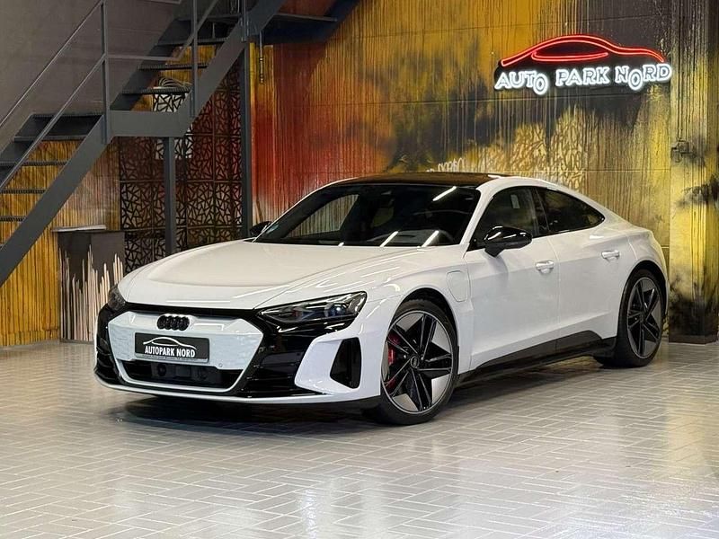 Suzukagrau metallic Gebraucht 2024 Audi e-tron GT quattro Sport Limousine | 77.900 € (Fairer Preis) - Bild 1/4