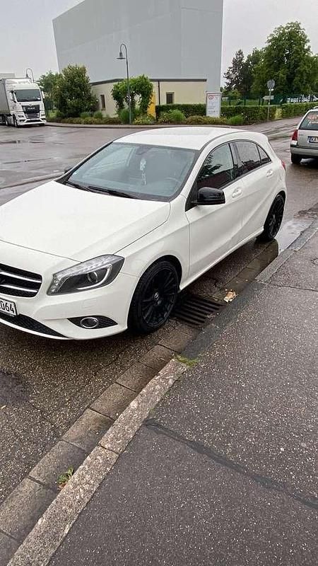 Gebraucht 2014 Mercedes A180 Style Limousine | 8.600 € (Superpreis) - Bild 1/4