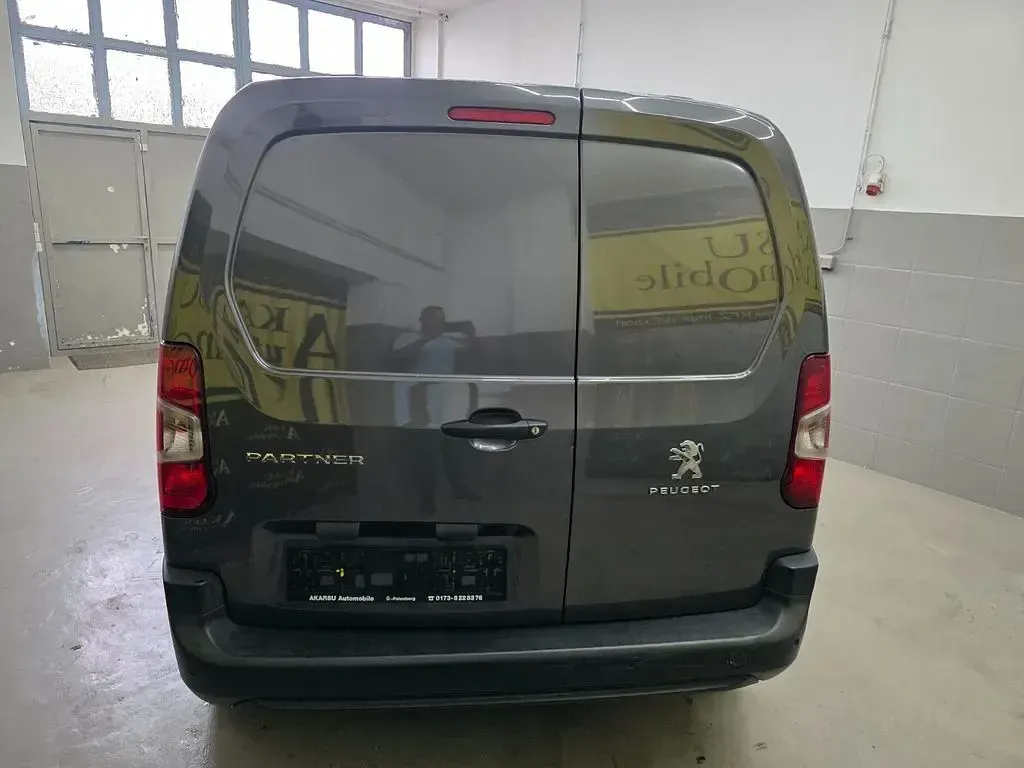 Gebraucht Peugeot Partner 131 PS (96 kW) 2019 Grau Van / Kleinbus