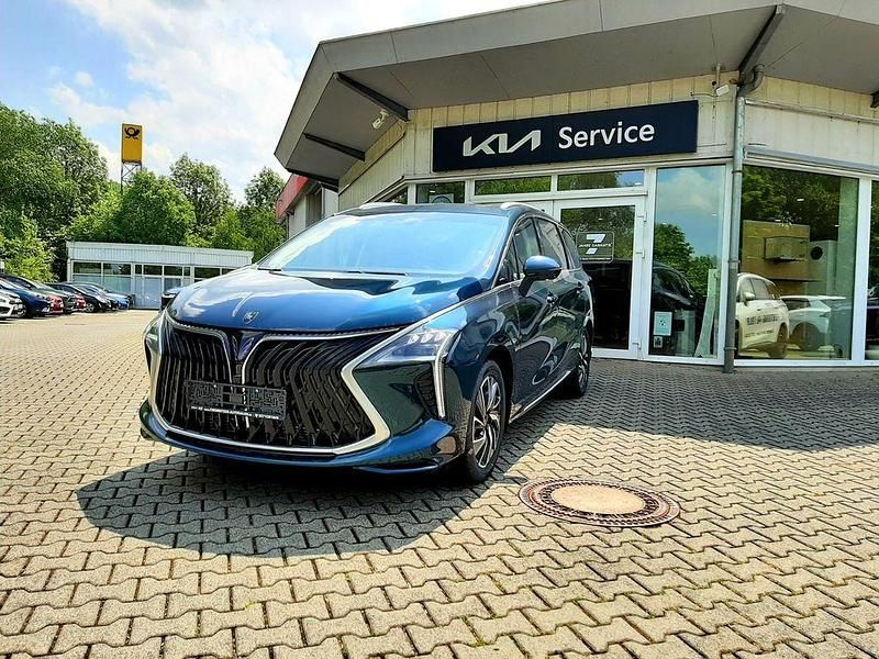 Gebraucht DFSK Forthing 4 177 PS (130 kW) 2025 Grün (jade green) Van / Kleinbus