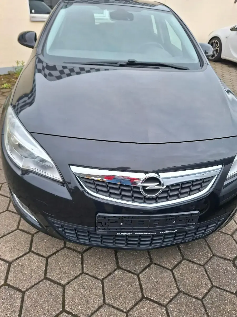 Gebraucht Opel Astra 100 PS (73 kW) 2011 Schwarz Limousine