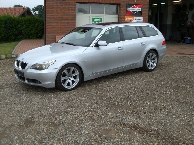 Silber metallic Gebraucht 2004 BMW 525 Kombi | 10.500 € - Bild 1/4