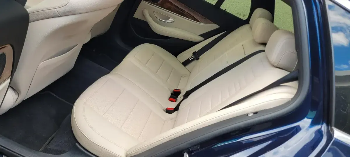 Gebraucht Mercedes E220 194 PS (142 kW) 2018 Blau Kombi