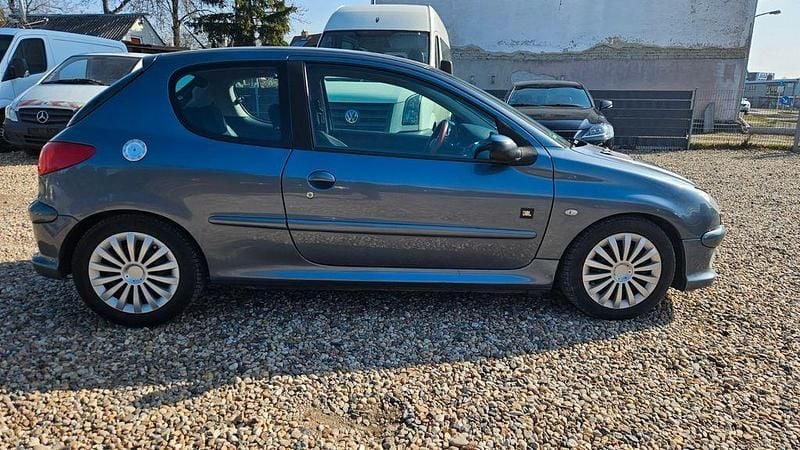 Gebraucht Peugeot 206 88 PS (64 kW) 2006 Grau Limousine