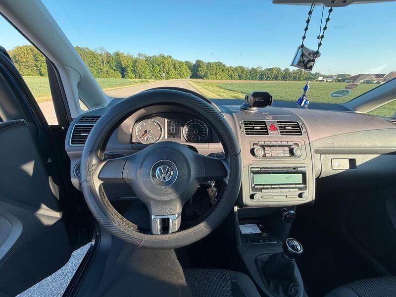 Blau Gebraucht 2010 VW Touran Van / Kleinbus | 8.900 € (Etwas zu teuer) - Bild 1/4
