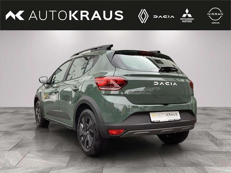 Neu Dacia Sandero Expression 91 PS (66 kW) 2025 Safari  grüngrau Kleinwagen