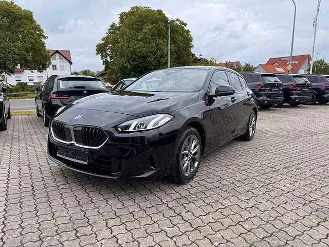 Gebraucht BMW 118 150 PS (110 kW) 2025 Schwarz ii/bonnet fluid black Kleinwagen