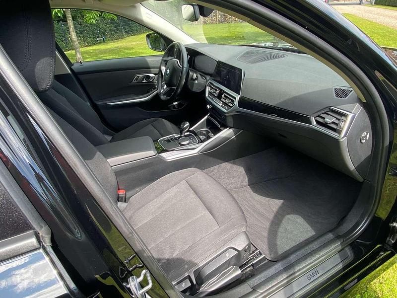 Schwarz Gebraucht 2019 BMW 318 Advantage Limousine | 22.900 € (Fairer Preis) - Bild 1/4