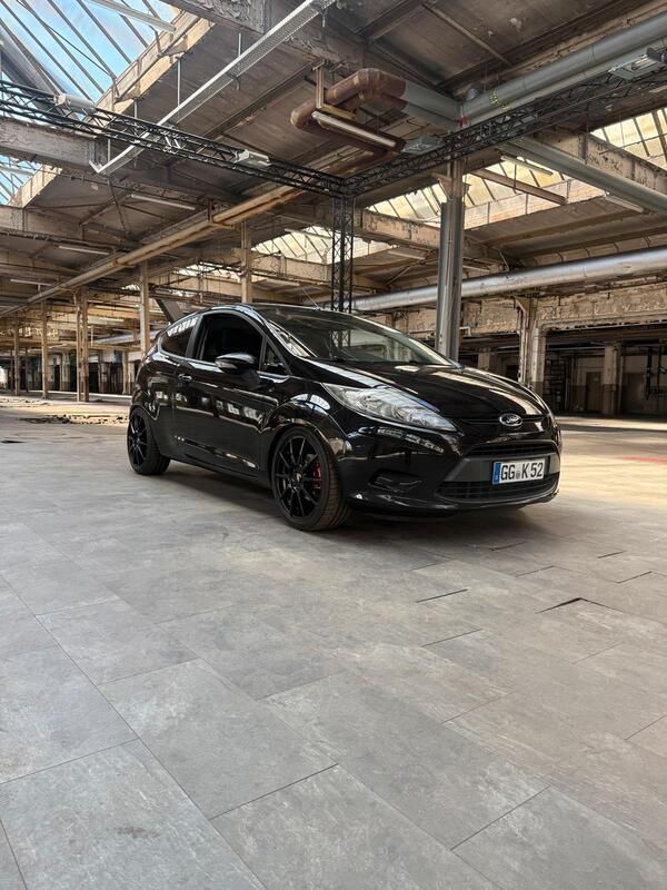 Schwarz Gebraucht 2010 Ford Fiesta Kleinwagen | 5.300 € (Teuer) - Bild 1/4