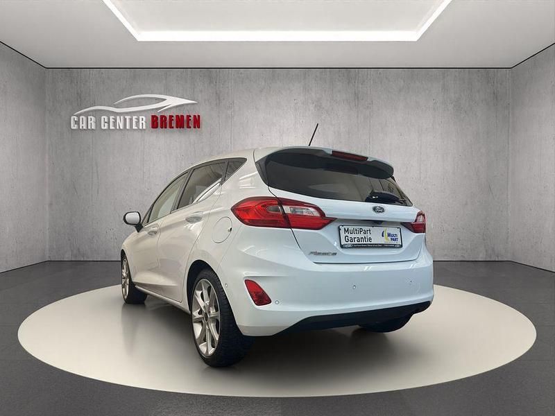 Gebraucht Ford Fiesta Titanium 101 PS (74 kW) 2017 Weiß Limousine