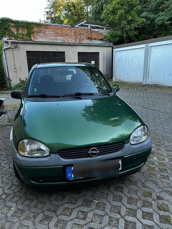 Grün Gebraucht 1997 Opel Corsa Limousine | 999 € (Guter Preis) - Bild 1/4