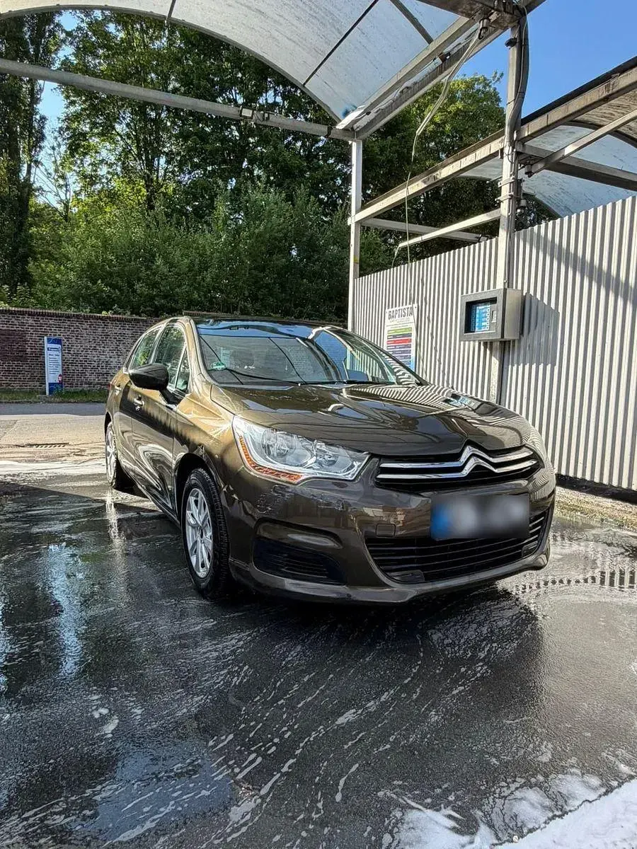 Gebraucht Citroën C4 Attraction 95 PS (69 kW) 2013 Braun Limousine
