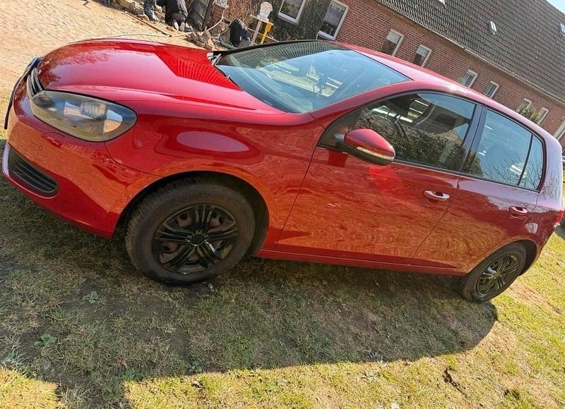 Gebraucht VW Golf VI Comfortline 105 PS (77 kW) 2011 Rot Kleinwagen