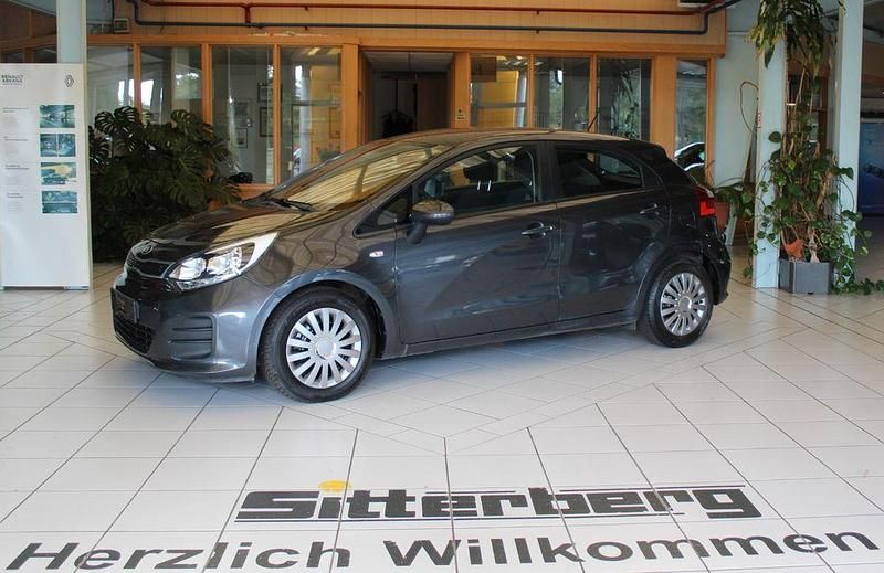 Graphit met. (metallic) Gebraucht 2016 Kia Rio Edition 7 Limousine | 7.400 € (Fairer Preis) - Bild 1/4