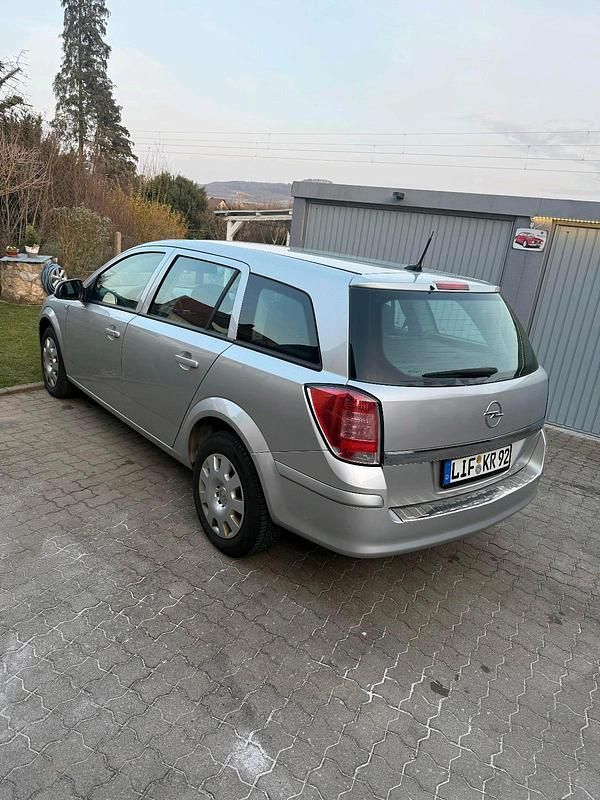Gebraucht Opel Astra 110 PS (80 kW) 2010 Silber Kombi