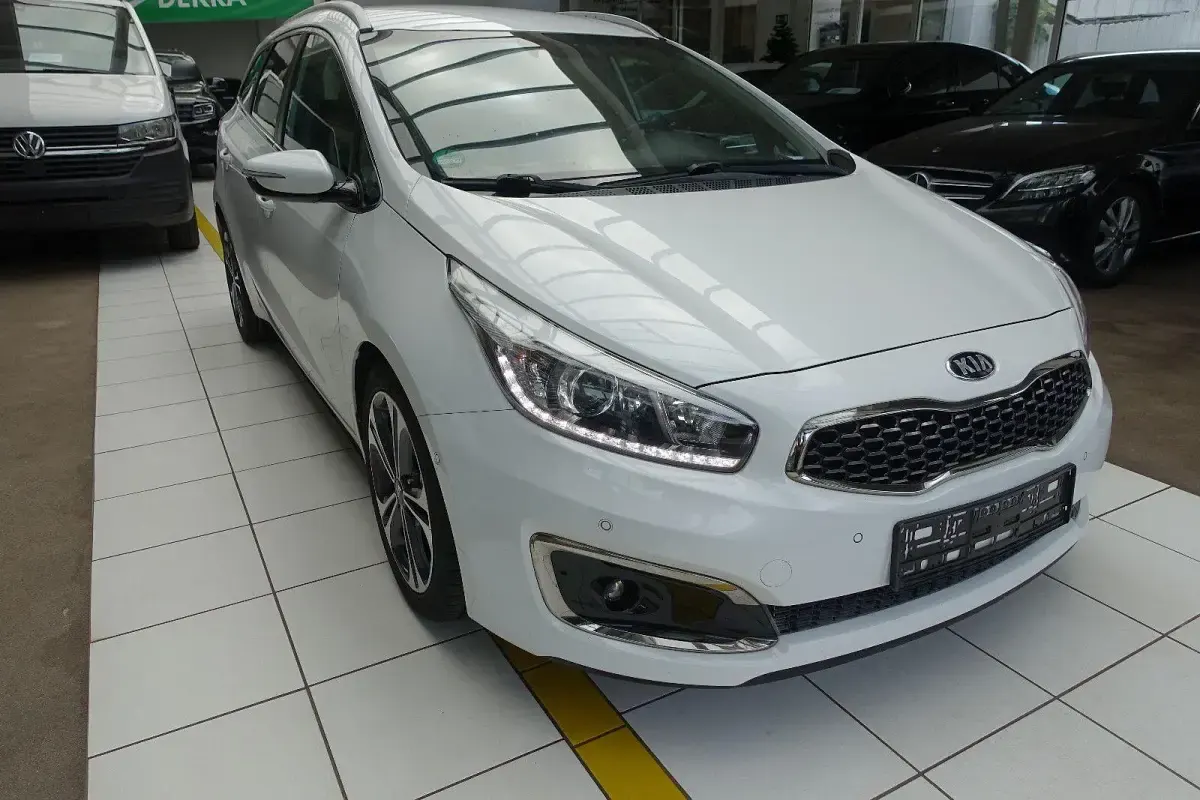 Gebraucht Kia Ceed Sportswagon Spirit 135 PS (99 kW) 2017 Weiß Kombi