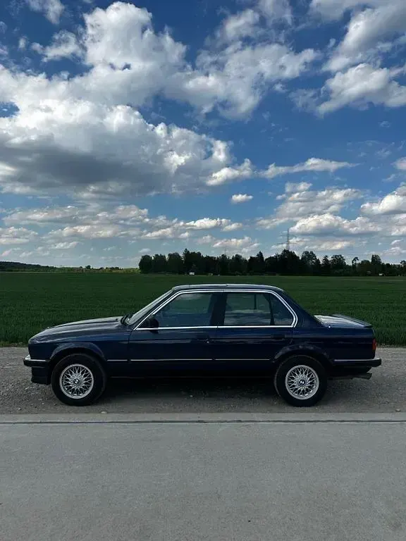 Gebraucht BMW 325 122 PS (89 kW) 1986 Blau Limousine