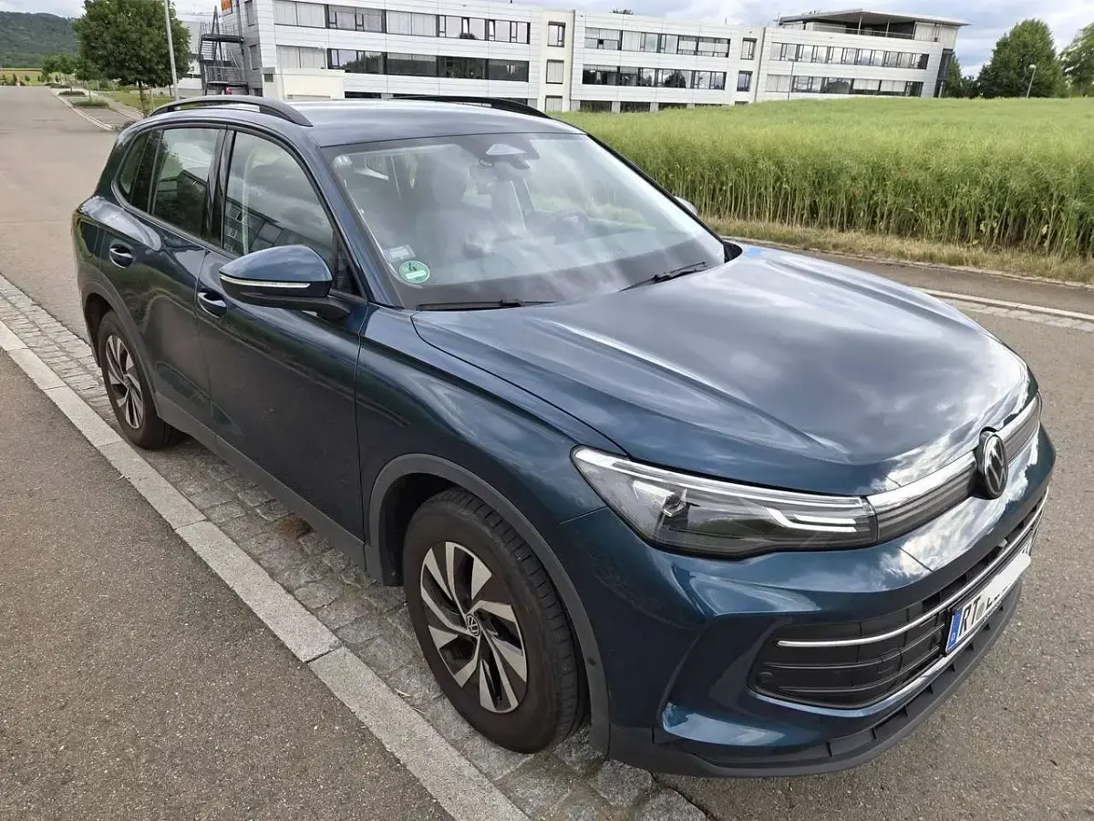 Gebraucht VW Tiguan IQ Drive 150 PS (110 kW) 2024 Blau SUV