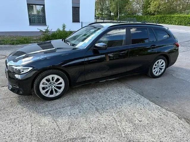 Używany BMW 320 Basis 190 KM (139 kW) 2021 Czarny Kombi
