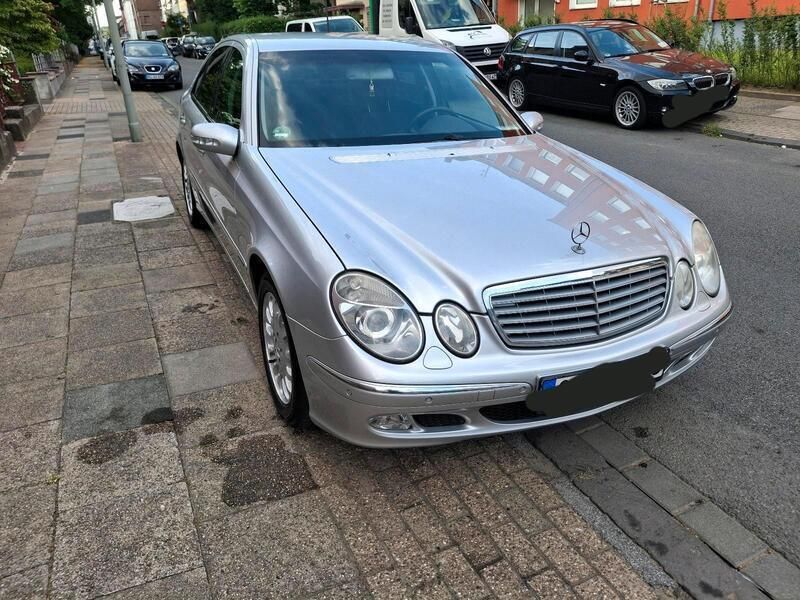 Grau Gebraucht 2002 Mercedes E240 Limousine | 6.750 € (Teuer) - Bild 1/4