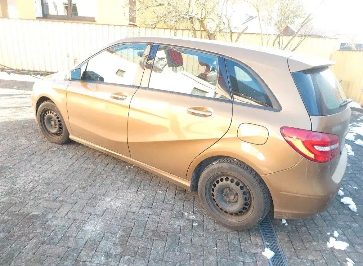 Gebraucht Mercedes B200 156 PS (114 kW) 2013 Gold Kleinwagen