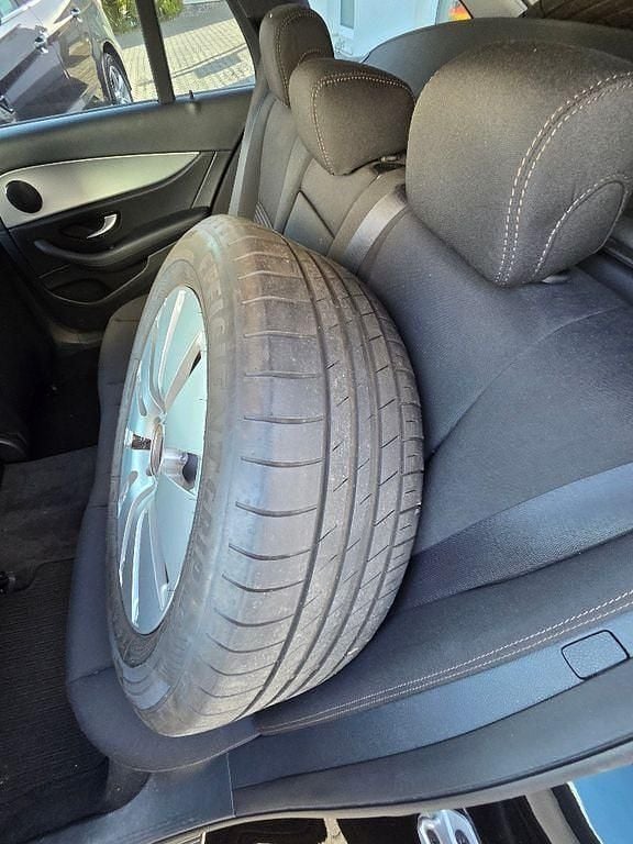 Second-hand Mercedes E220 194 CP (142 kW) 2020 Negru Break