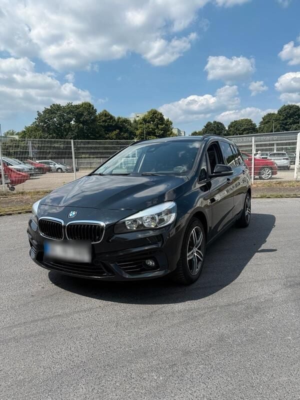 Schwarz Gebraucht 2015 BMW 218 Gran Tourer Sport Line Van / Kleinbus | 7.700 € (Guter Preis) - Bild 1/4