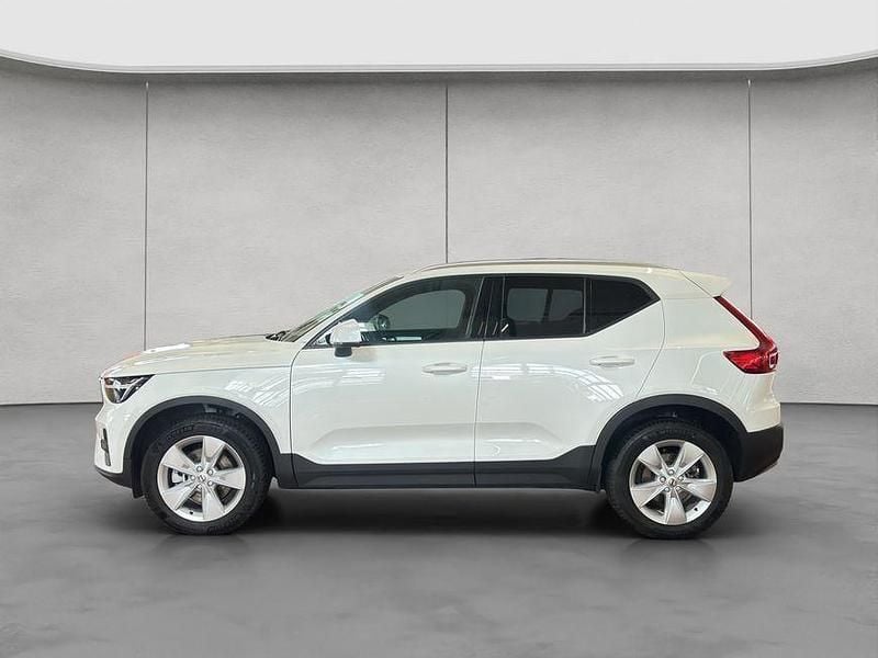 Gebraucht Volvo XC40 Core 163 PS (119 kW) 2024 Crystal weißperleffekt SUV