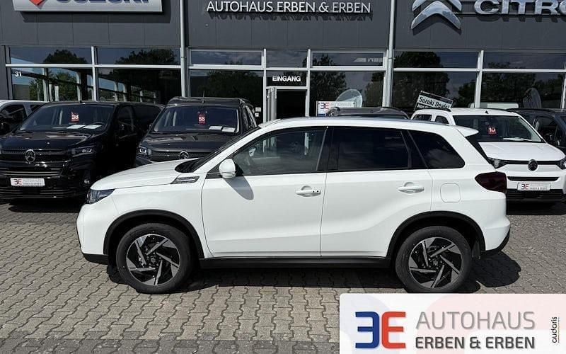 Weiß Neu 2025 Suzuki Vitara Comfort+ SUV | 29.990 € (Fairer Preis) - Bild 1/4