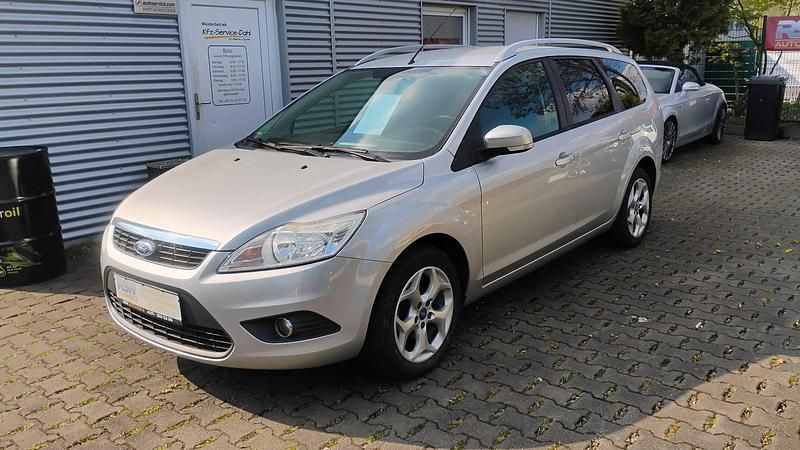 Gebraucht Ford Focus 109 PS (80 kW) 2010 Silber Kombi