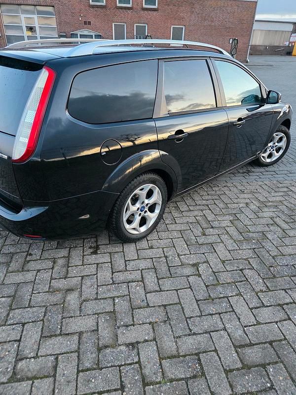 Gebraucht Ford Focus 109 PS (80 kW) 2010 Schwarz Kombi