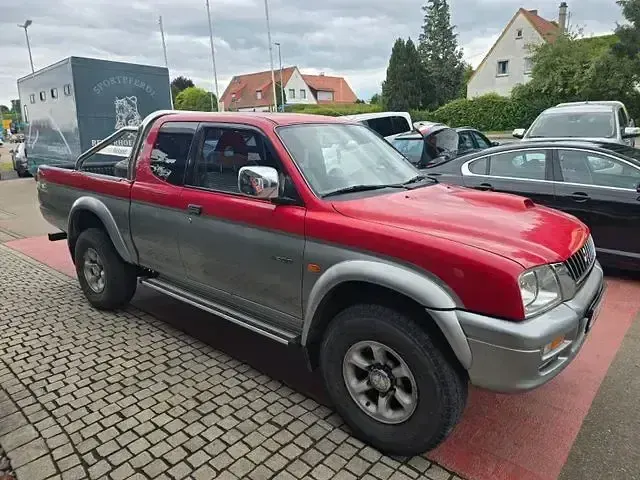 Gebraucht Mitsubishi L200 281 PS (206 kW) 2000 Rot Pickup