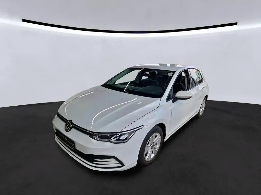 Gebraucht VW Golf VIII Life 150 PS (110 kW) 2022 Weiß Limousine