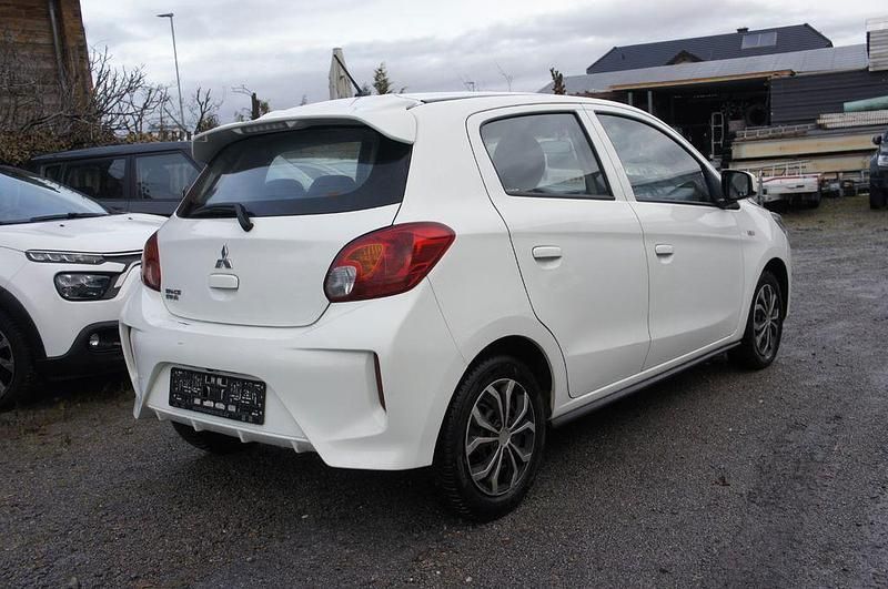 Gebraucht Mitsubishi Space Star 71 PS (52 kW) 2021 Weiß Limousine