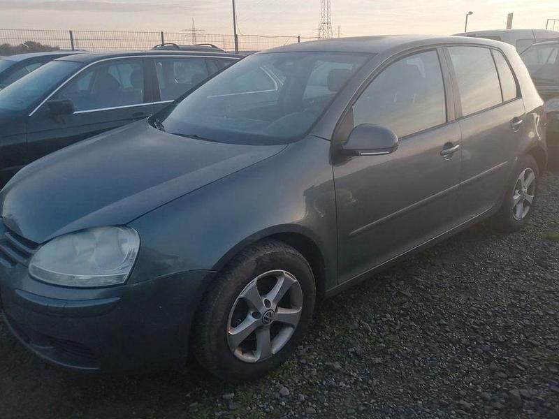 Grün Gebraucht 2004 VW Golf IV Trendline Limousine | 1.590 € (Fairer Preis) - Bild 1/4