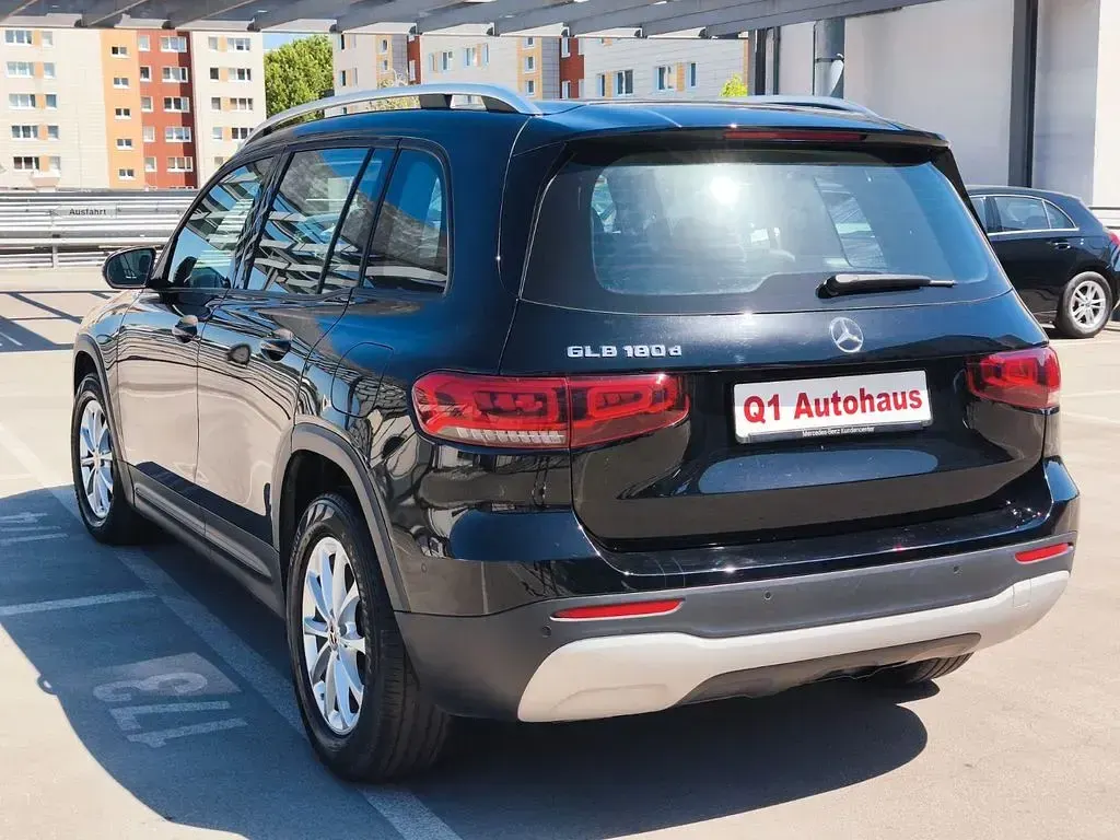 Gebraucht Mercedes GLB180 116 PS (85 kW) 2023 Schwarz SUV