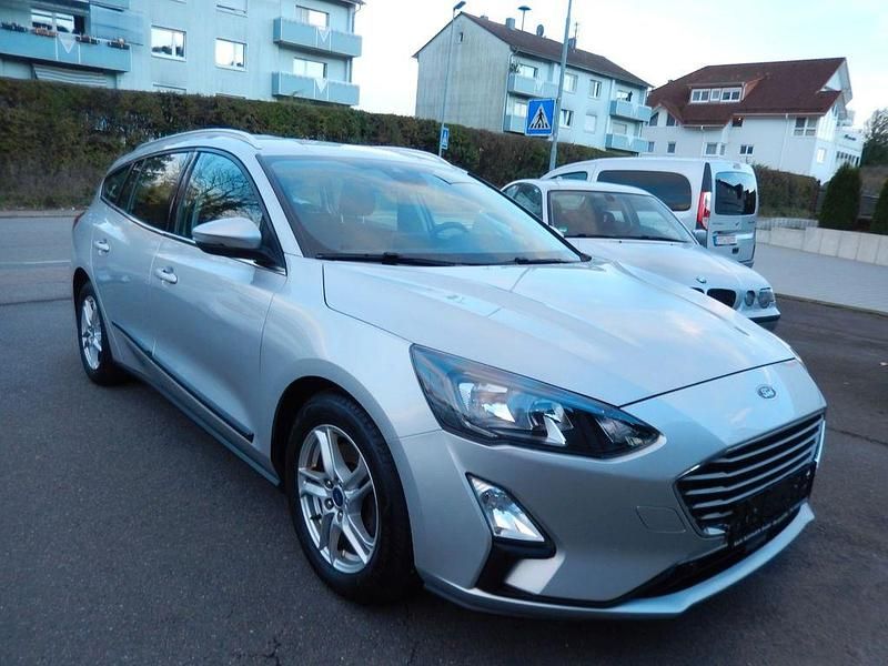 Gebraucht Ford Focus Cool & Connect 120 PS (88 kW) 2020 Silber Limousine