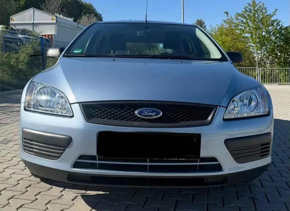 Gebraucht Ford Focus Trend 116 PS (85 kW) 2004 Blau Limousine