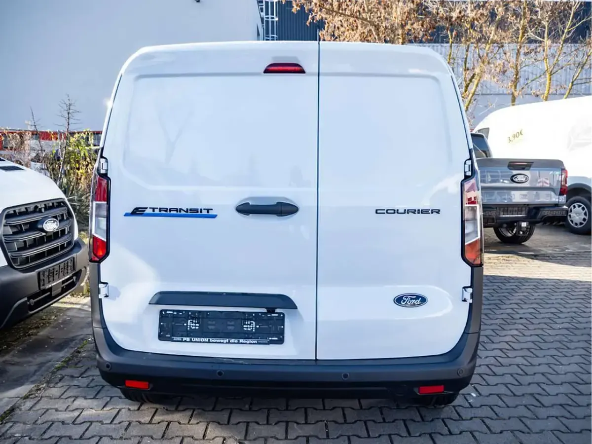 Nowe Ford Transit Trend 100 kW (136 KM) 2025 Biały Hatchback