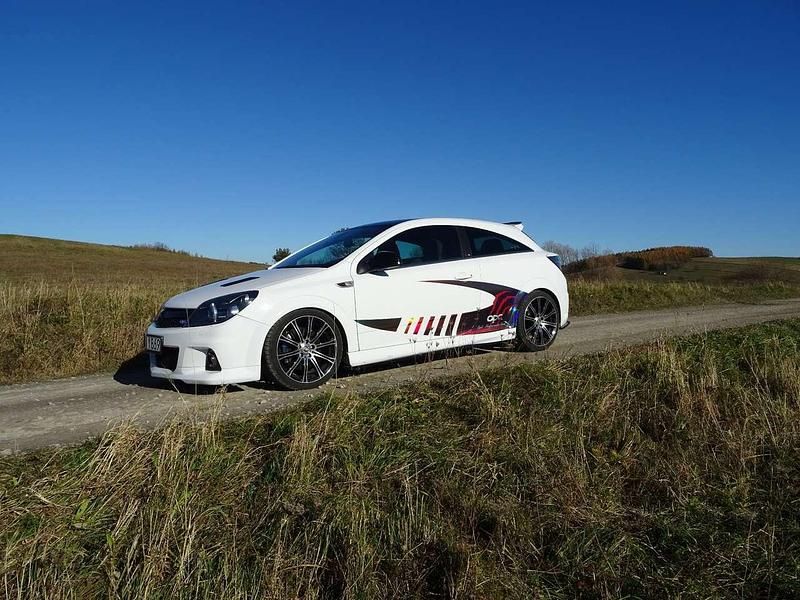 Gebraucht 2010 Opel Astra OPC Limousine | 12.200 € - Bild 1/4