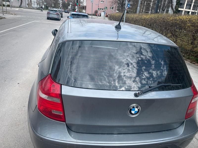 Gebraucht BMW 118 2011 Grau Kleinwagen